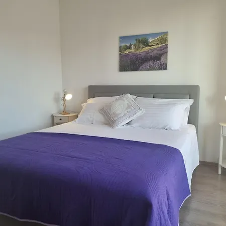 Apartments Ema Near Beach Makarska Zimmer foto