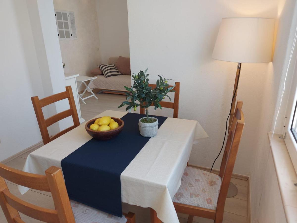 Apartment Ema Near Beach Makarska