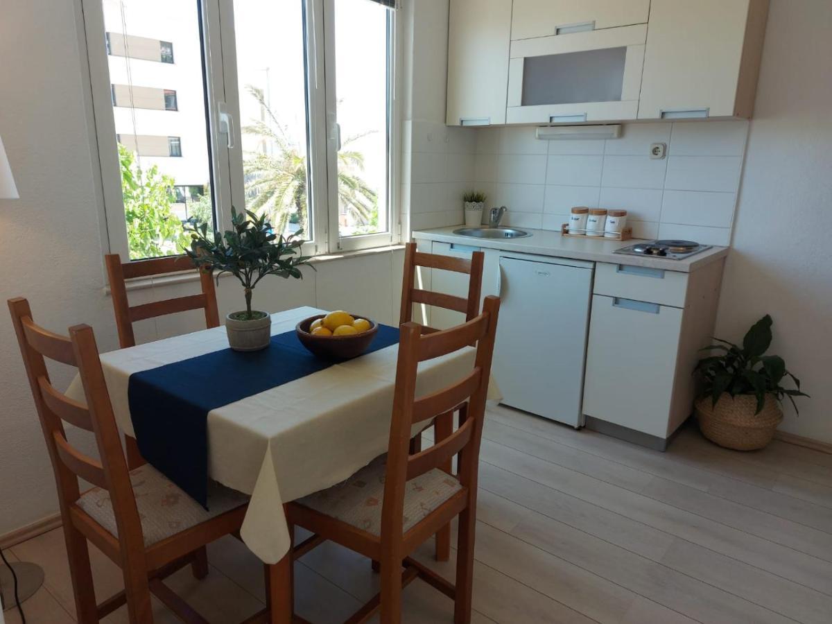Ema Near Beach Apartment Makarska