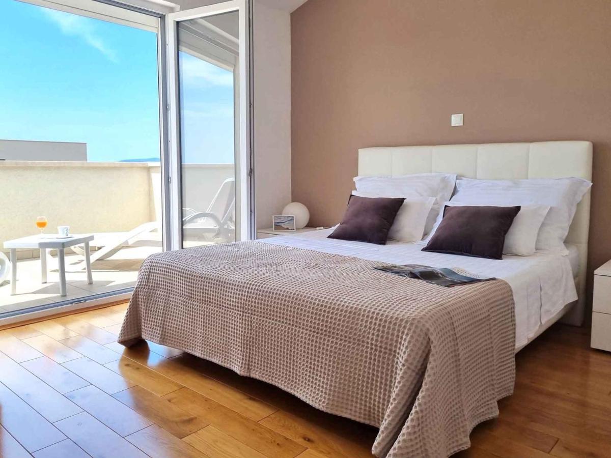 Apartment Ema Near Beach Makarska