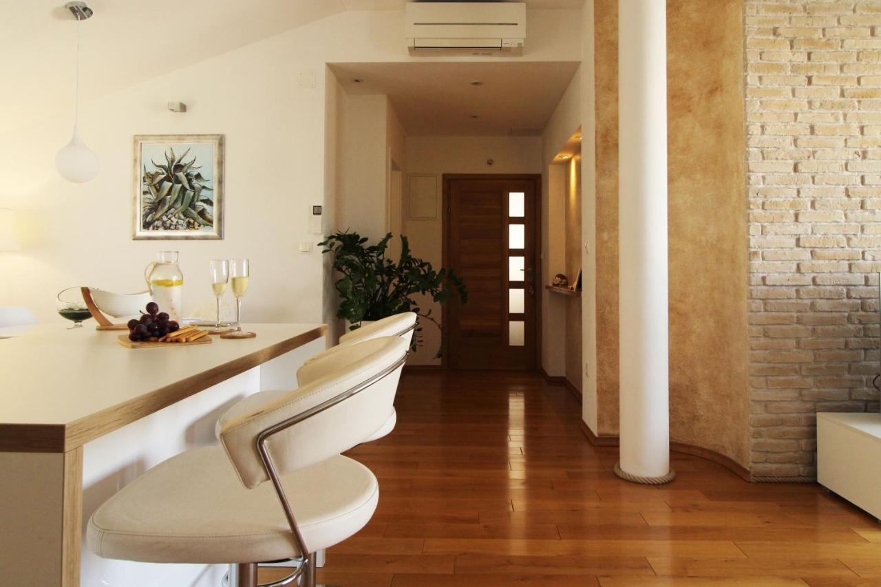 Ema Near Beach Apartment Makarska
