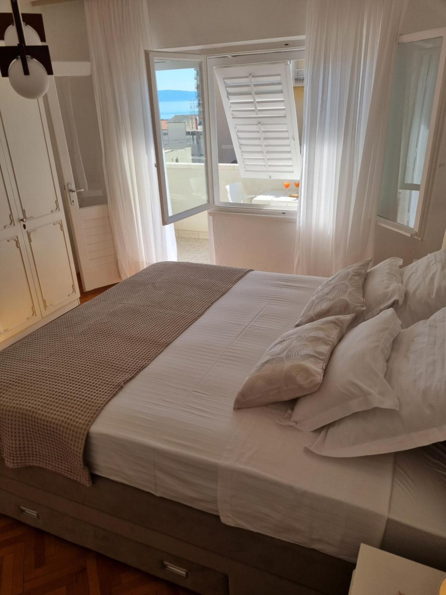 Ema Near Beach * Makarska