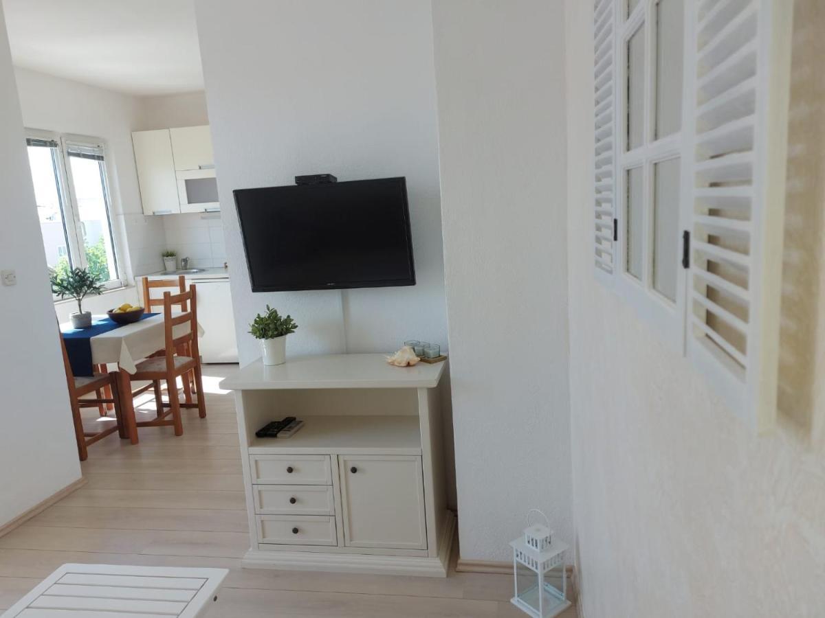 Ema Near Beach * Makarska