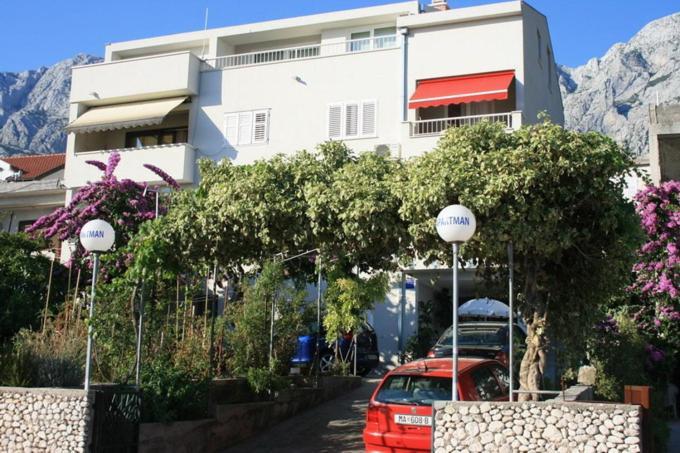 Ema Near Beach * Makarska