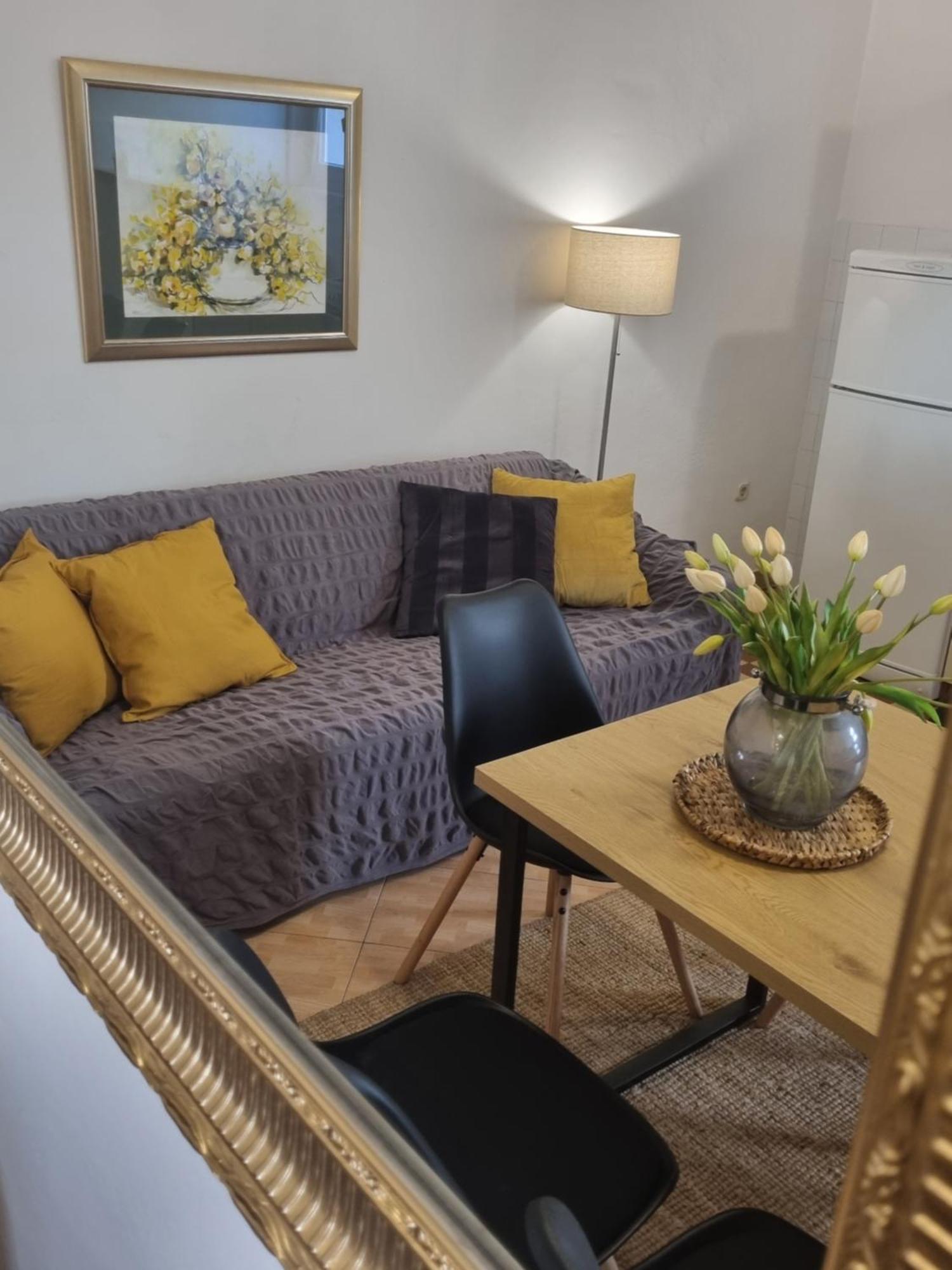 Ema Near Beach Apartment Makarska